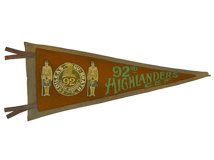 Pipe banner of the 92nd Battalion Canadian Expeditionary Force, 1915. The regimental badge, with its Gaelic motto ‘Dileas Gu Brath’ (Faithful Forever), was borrowed from the 48th Highlanders of Canada, based in Toronto. New overseas battalions drew upon the identities of older Scottish regiments.