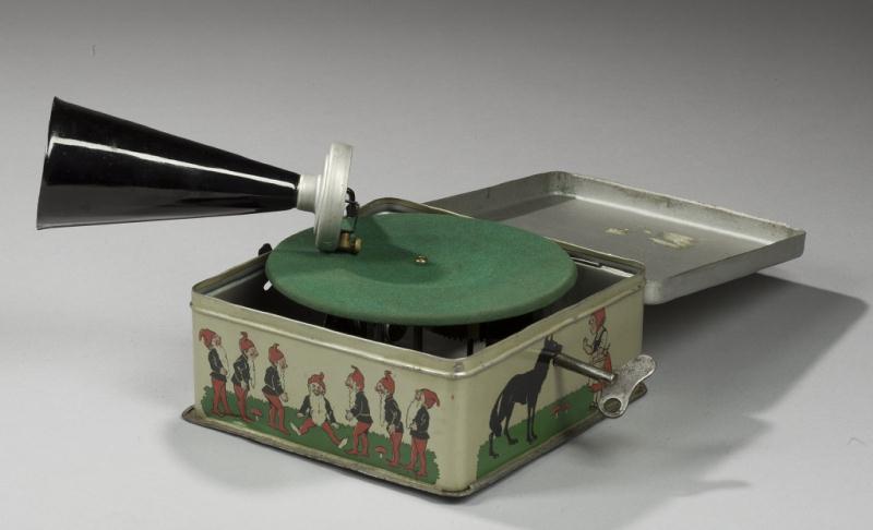 Gramophone with the brand name Bing Pygmyphone, Germany, c. 1935.