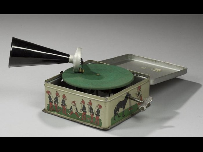 Gramophone with the brand name Bing Pygmyphone, Germany, c. 1935.