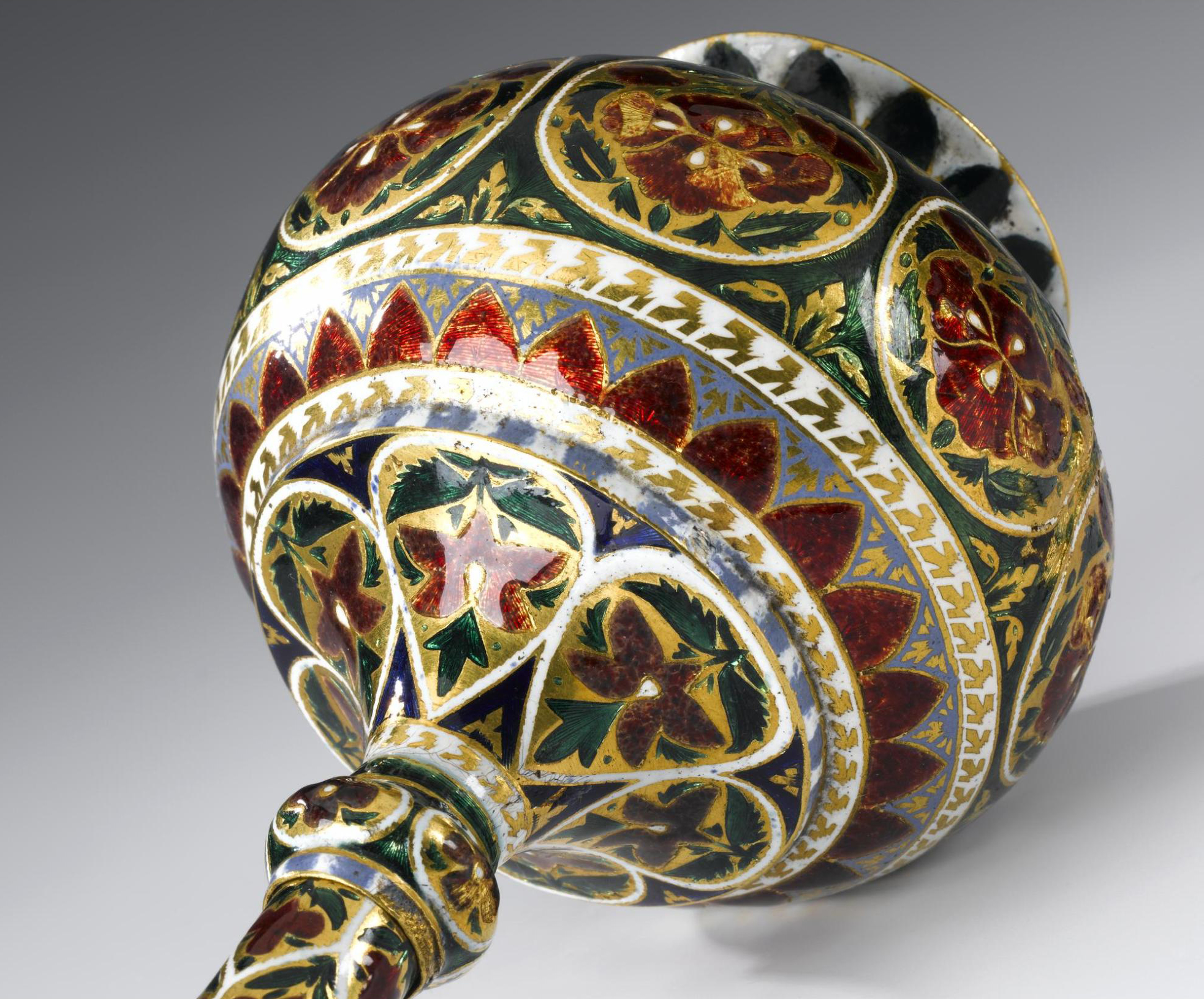 Bottle of gold, decorated with Jaipur enamel in transparent green, brilliant ruby-red and dark blue: Northern India, Rajasthan, 1800-1850, formerly in the possession of Maharaja Duleep Singh.