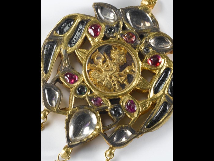 Pendant of gold with rubies and glass stones; in the centre the depiction of deity under a rock crystal: Northern India, probably Punjab, 19th century, formerly in the possession of Maharaja Duleep Singh