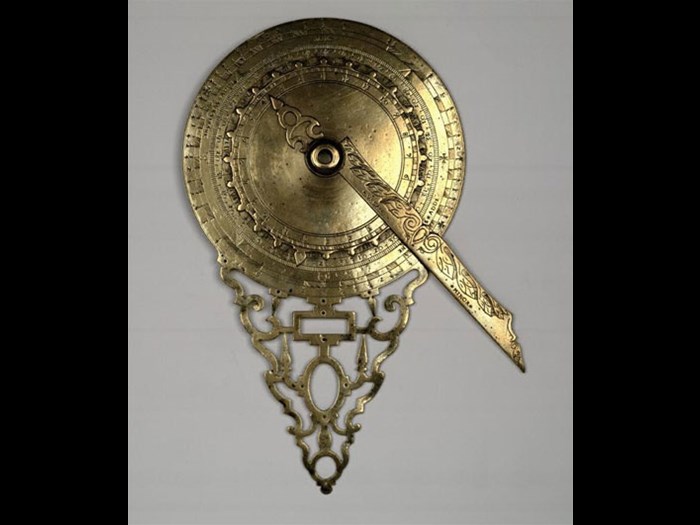 A nocturnal shows the local time at night. This brass example was made around 1620, probably in the Flemish workshop of Michael Coignet.