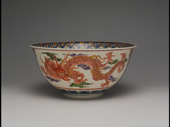 Bowl by Ito Tozan I with design of dragon and phoenix in overglaze enamels, 1922.