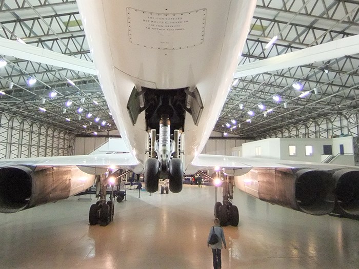 Concorde landing gear wheels from below
