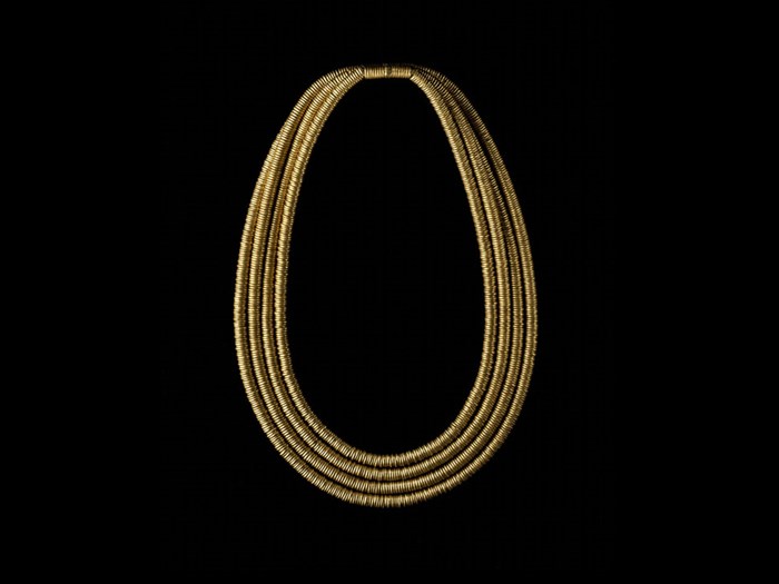 Gold Shebyu collar: consisting of four rows of gold rings threaded on a pad of fibre.