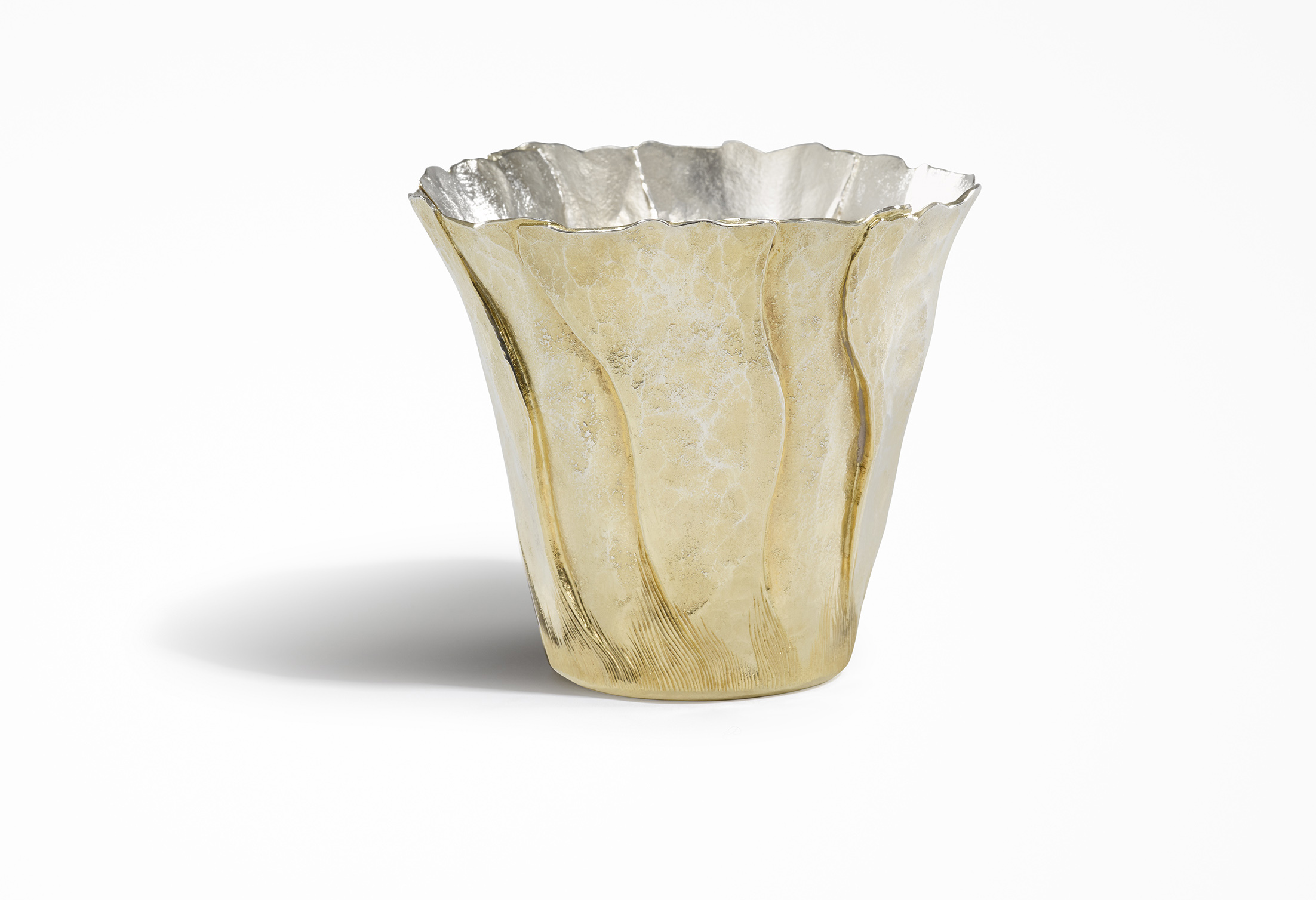 'Beaker', 2004, by Malcolm Appleby, Height: 7.5 cm Diameter: 8.5 cm. Image © The Goldsmiths’ Company. Courtesy ‘Collection: The Worshipful Company of Goldsmiths'.'