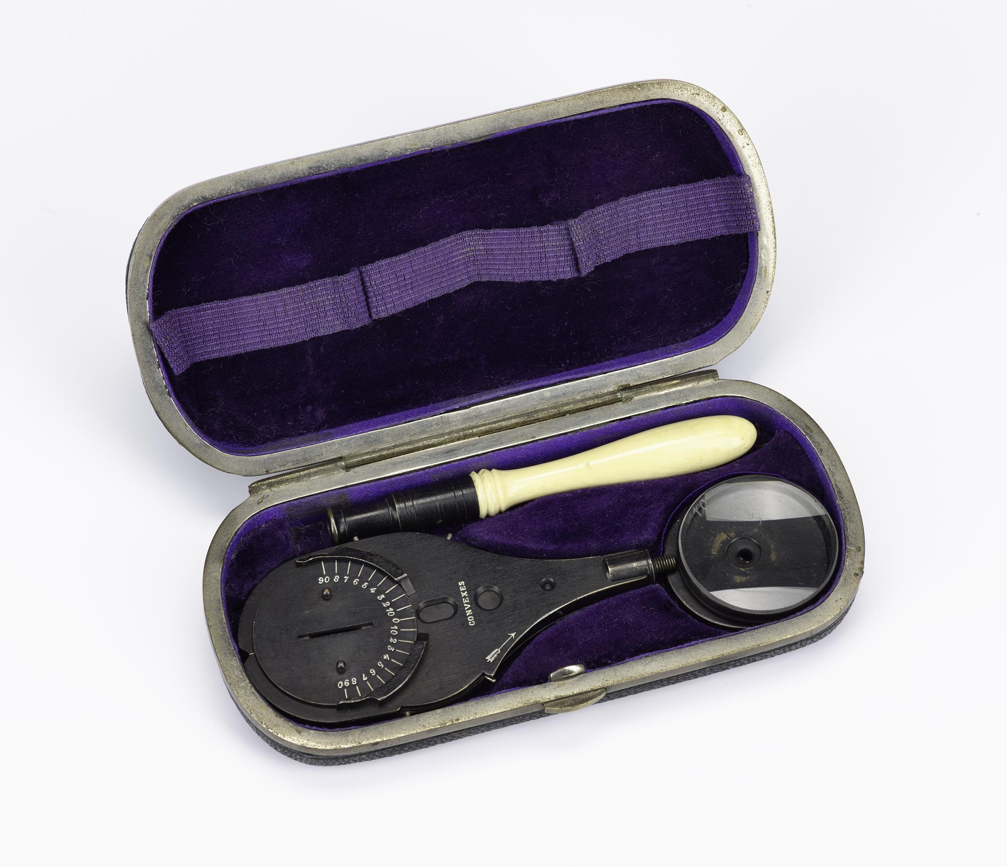 Ophthalmoscope / box