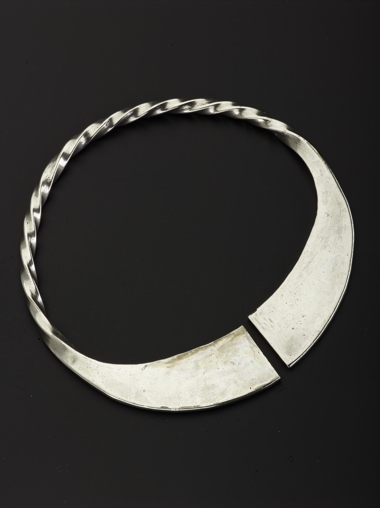 Image of Complete silver penannular brooch, pin missing, with plain terminals and twisted hoop, from Norrie