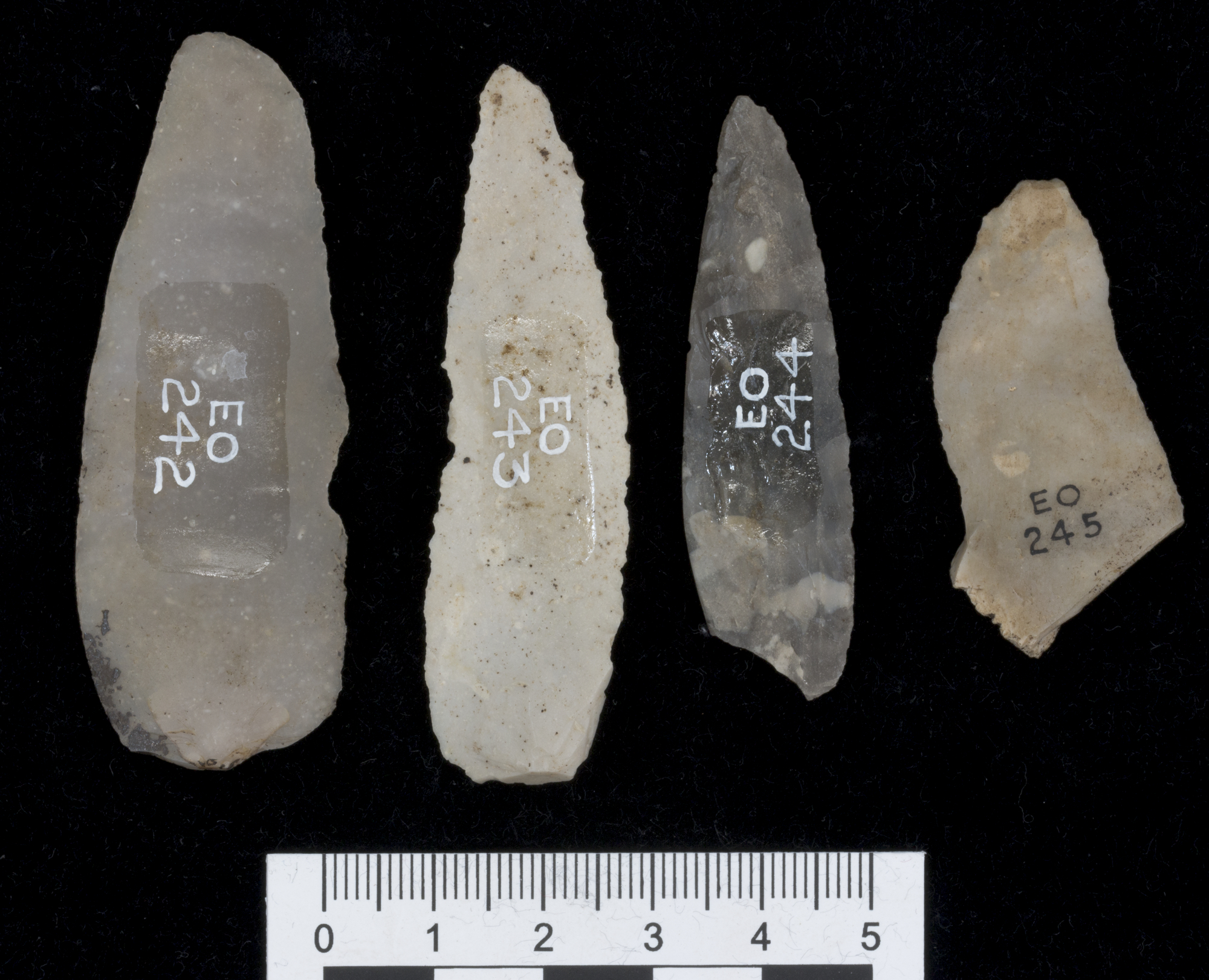 Image of Fragment of pottery, flint knife or point, from Tormore Cists, Arran © National Museums Scotland