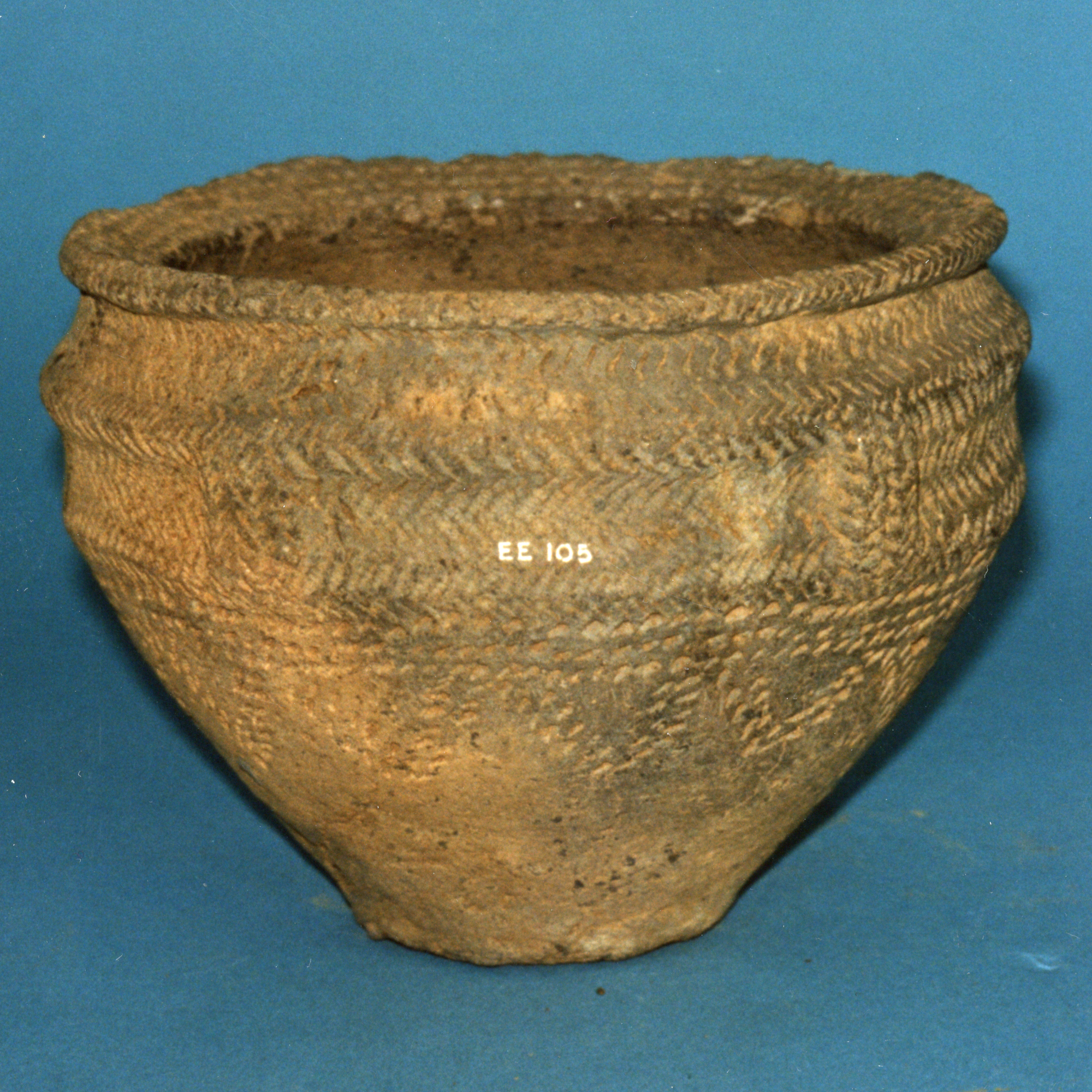 Image of Pottery food vessel from Flawcraig Farm, Kinnaird, Perthshire © National Museums Scotland