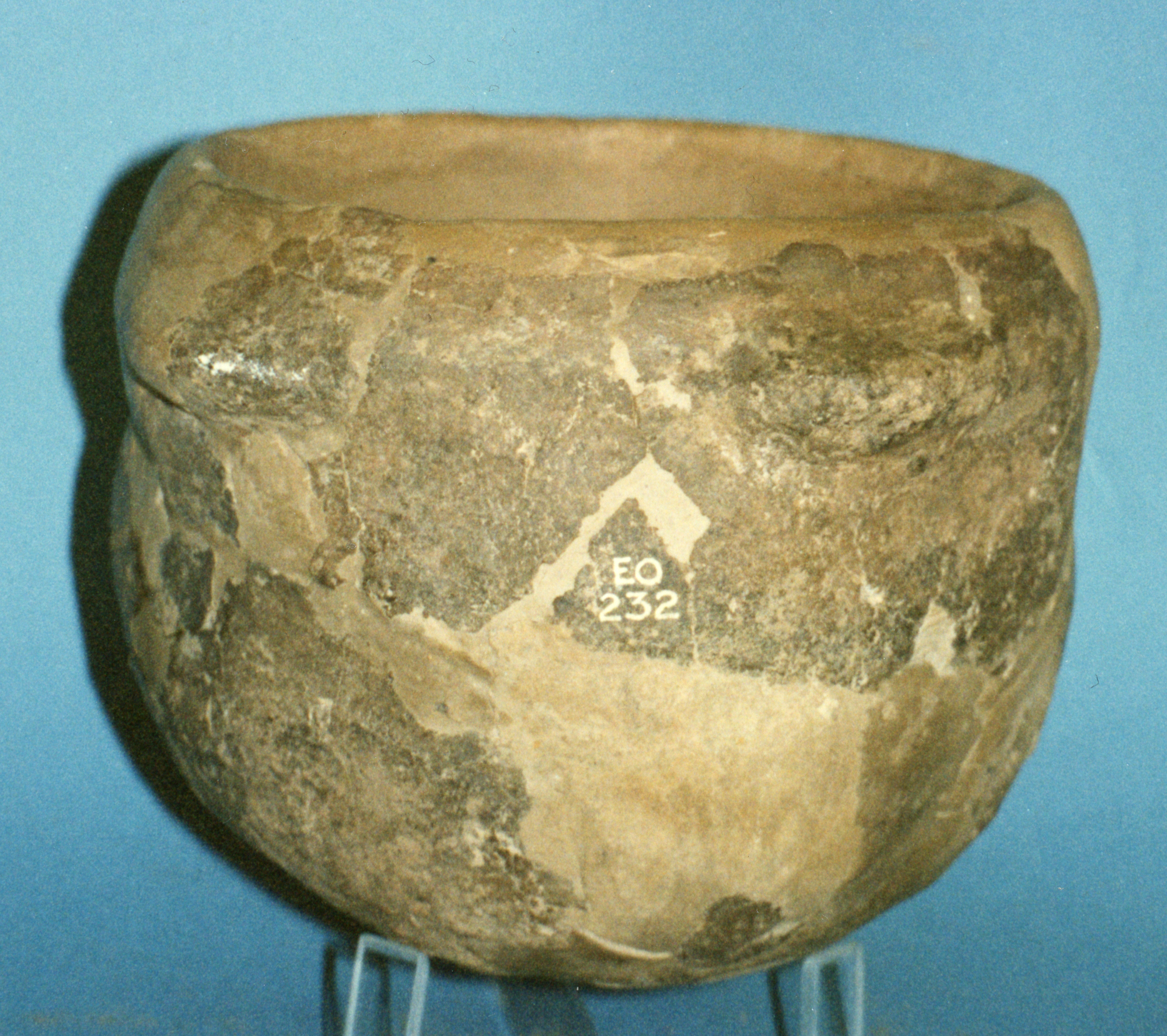 Image of Pottery bowl from Sliddery Cists, Arran, Buteshire © National Museums Scotland
