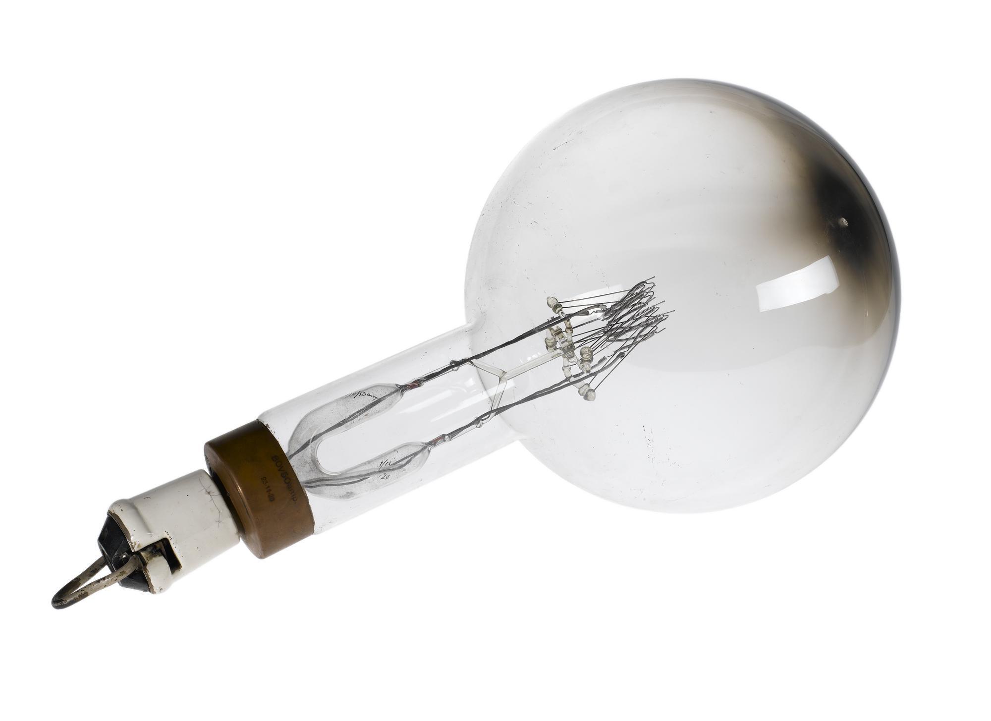 Electric lamp, gas filled