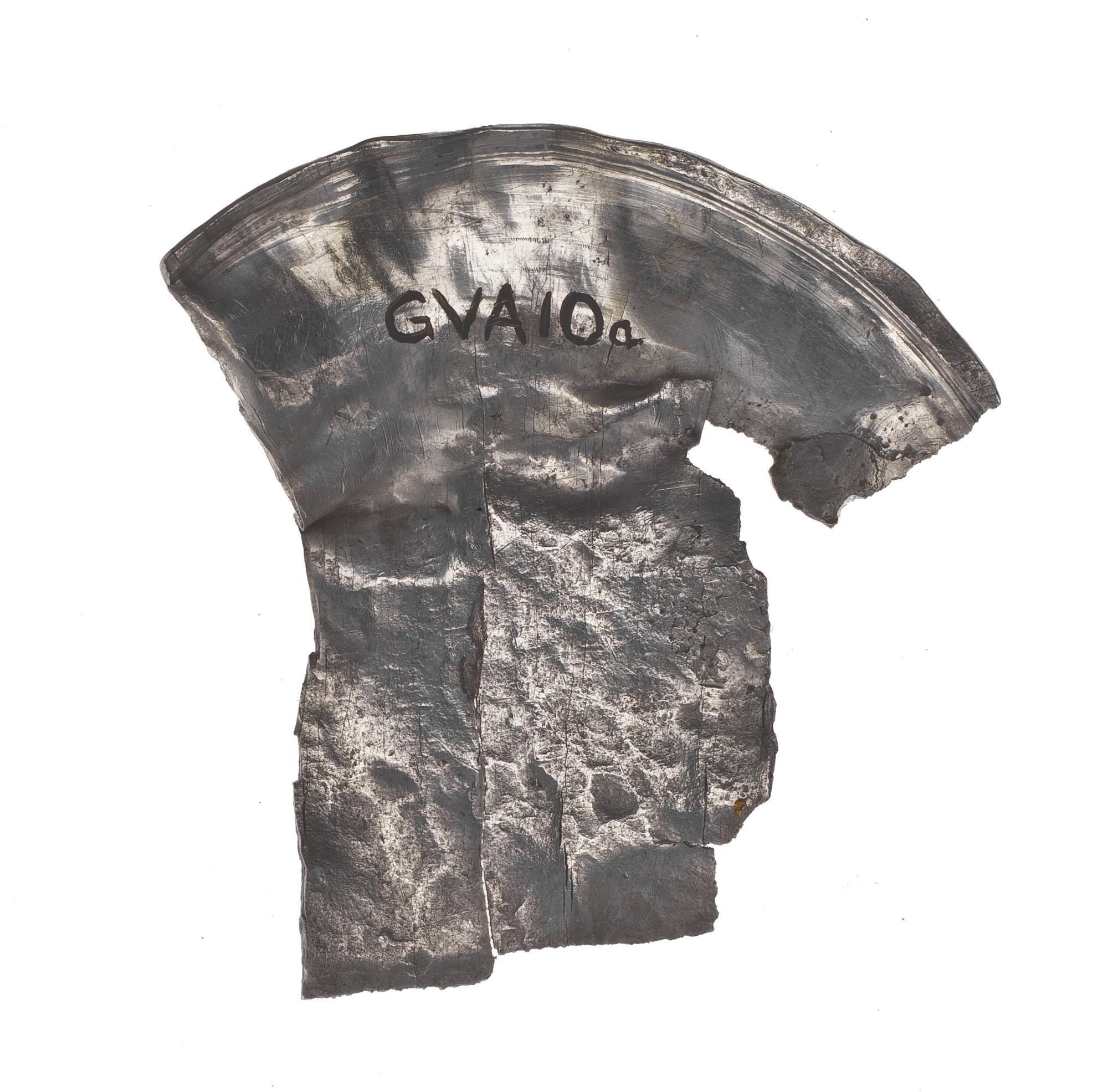 Vessel metal / flask / rim / fragment