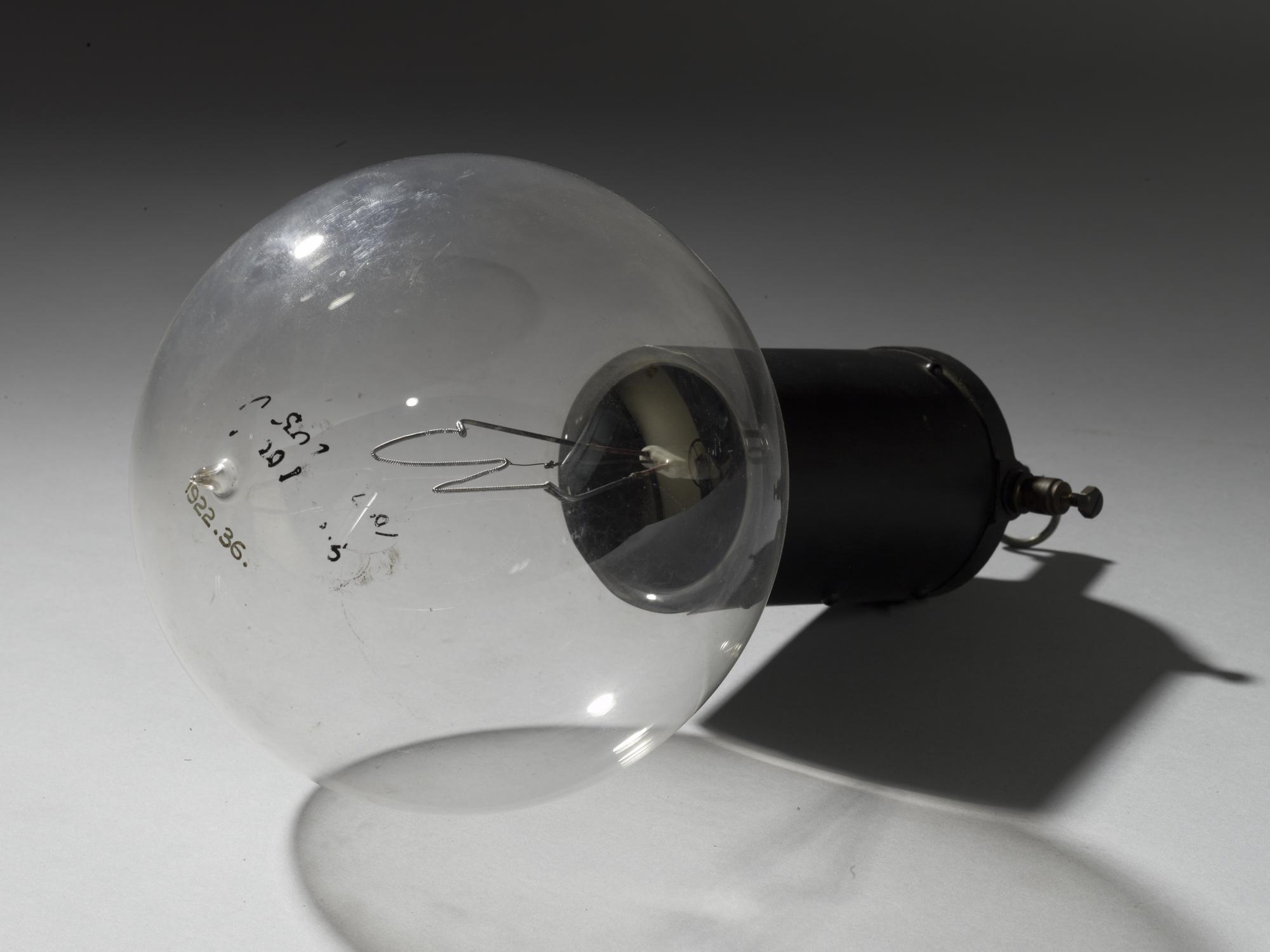 Lamp, incandescent electric, gas filled