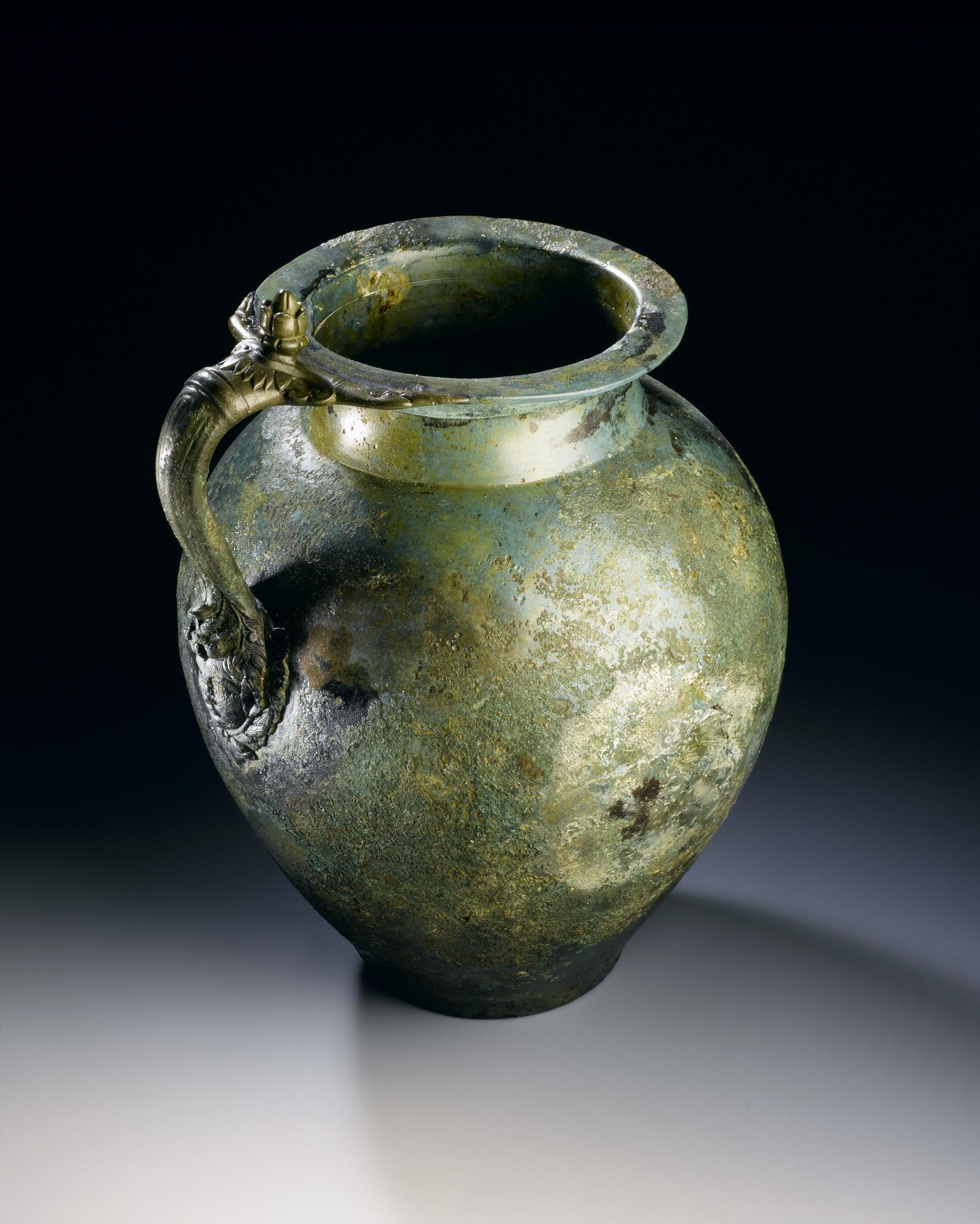 Image of Large bronze wine jug, the handle is decorated at the rim with a lotus bud between two birds heads